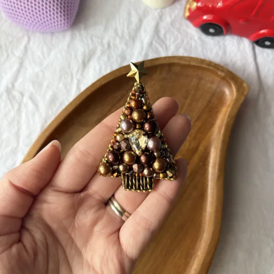 Broșă Brad Maro-auriu