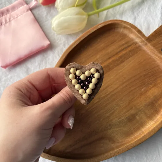 Broșă Inimă Catifea Cafenie