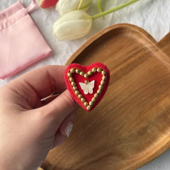 Broșă Inimă Catifea Roșie